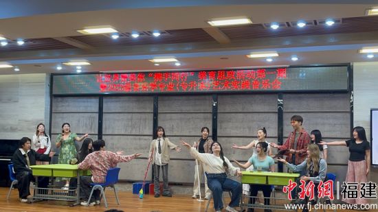 图为大学生们现场表演。福大365足球 供图 图为大学生们现场表演。福大365足球 供图
